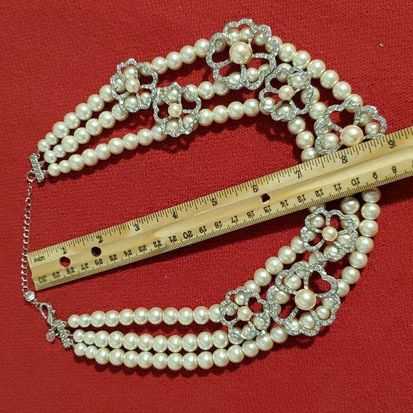 White faux pearl and rhinestone 3 strand floral statement necklace Wedding Prom - Picture 2 of 9